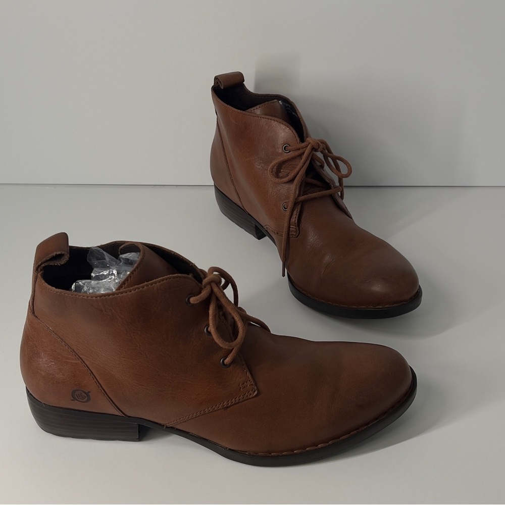 BORN Women’s 10M Tan Brown Lace Up Ankle Boots.